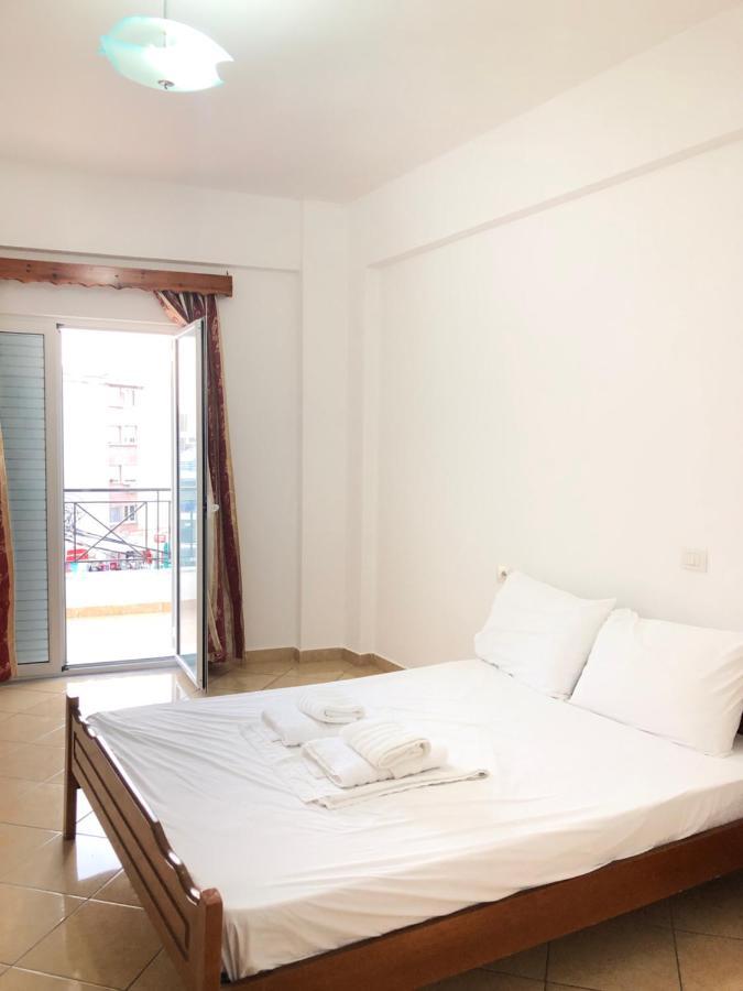 Center Hotel Pirro Himare Bagian luar foto