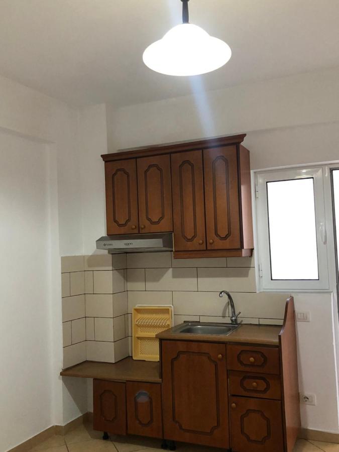 Center Hotel Pirro Himare Bagian luar foto
