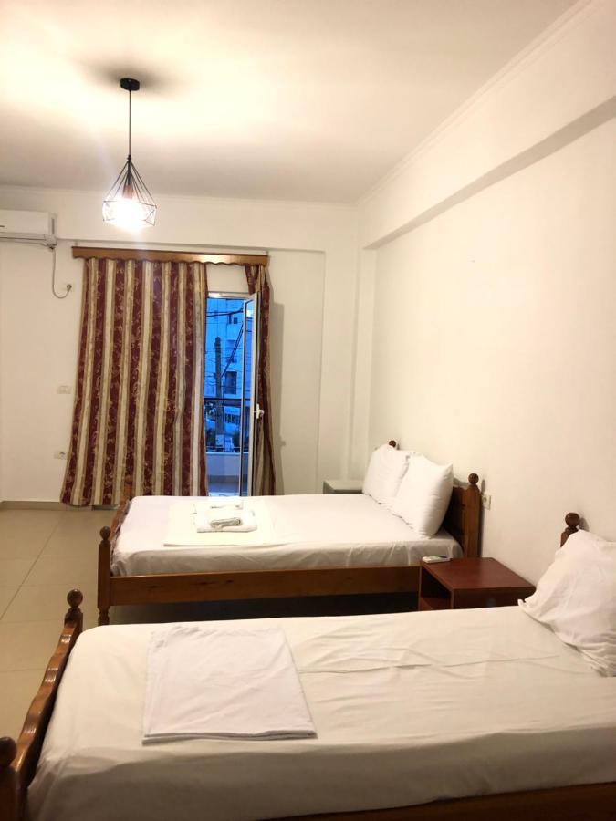 Center Hotel Pirro Himare Bagian luar foto