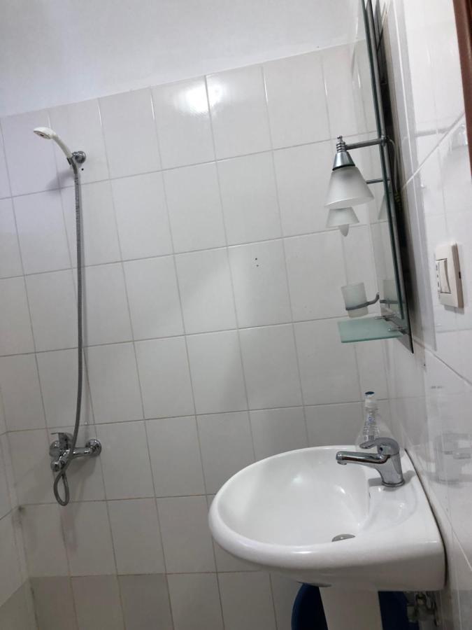 Center Hotel Pirro Himare Bagian luar foto