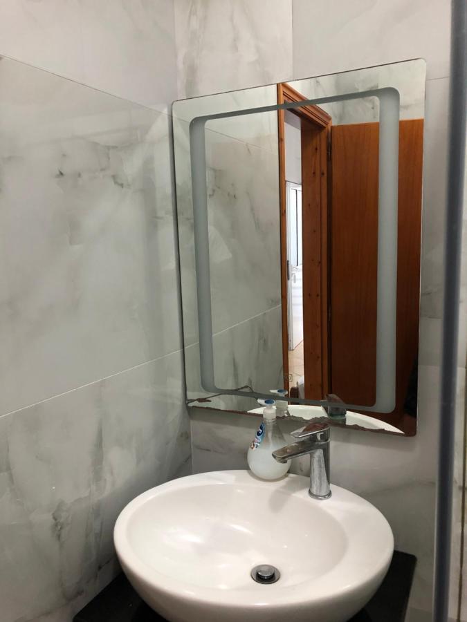 Center Hotel Pirro Himare Bagian luar foto