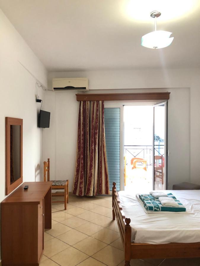 Center Hotel Pirro Himare Bagian luar foto