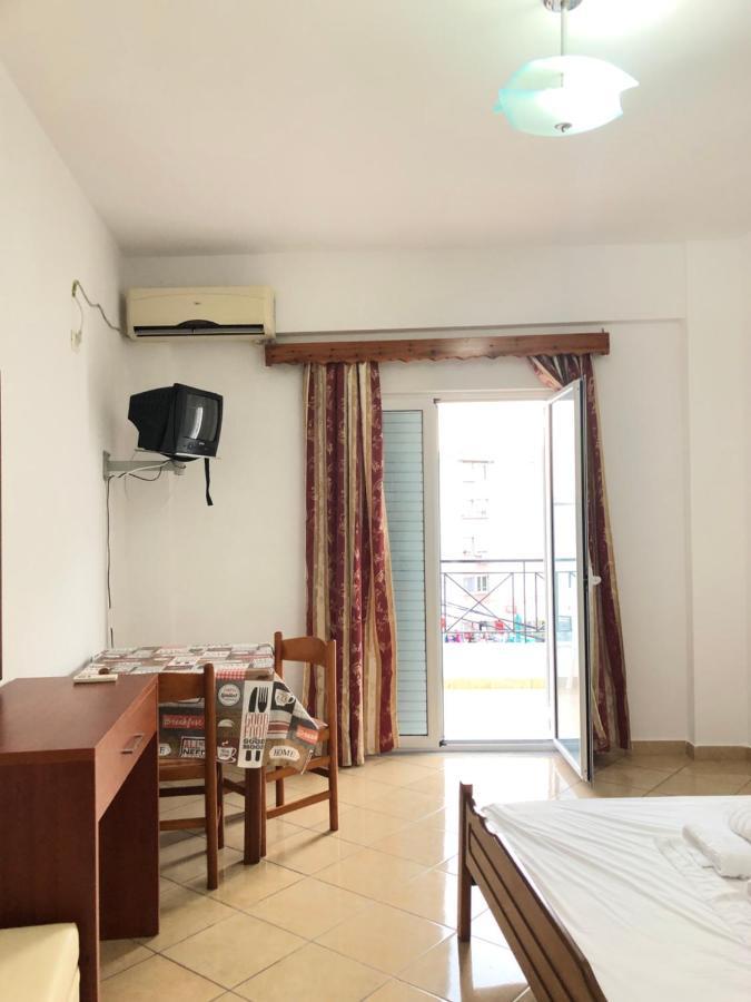 Center Hotel Pirro Himare Bagian luar foto