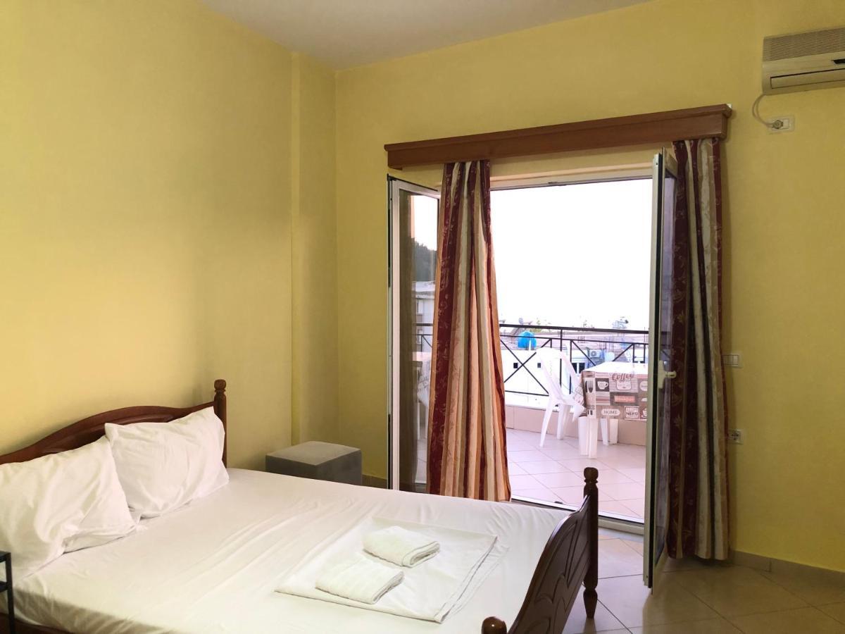 Center Hotel Pirro Himare Bagian luar foto