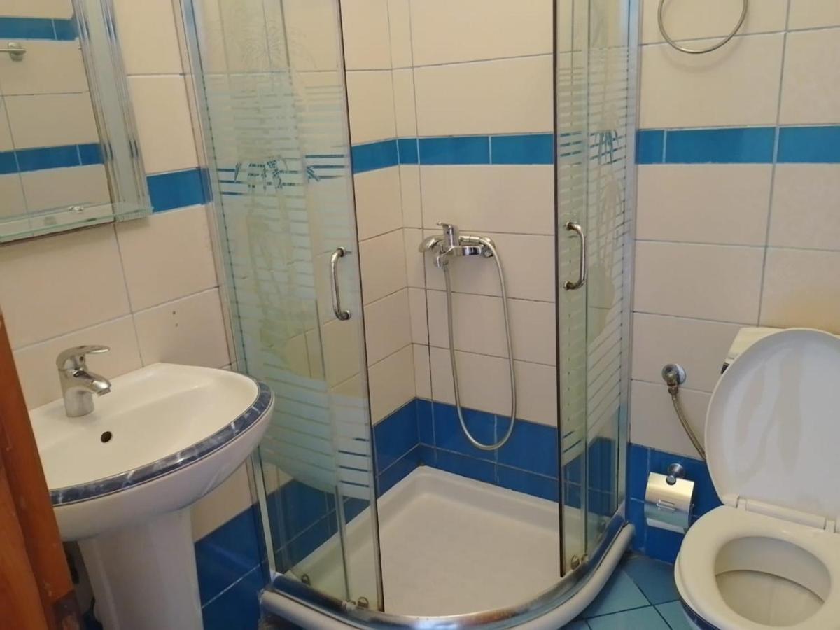 Center Hotel Pirro Himare Bagian luar foto