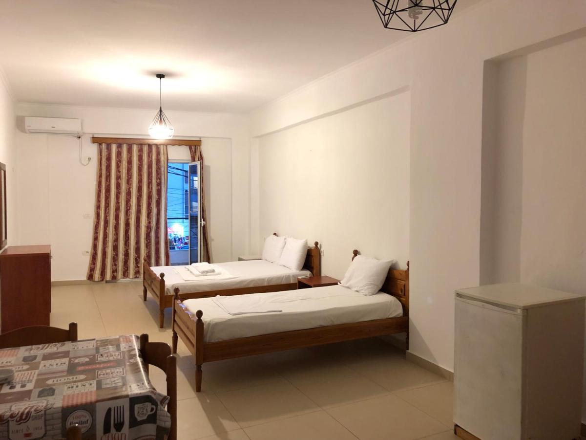 Center Hotel Pirro Himare Bagian luar foto