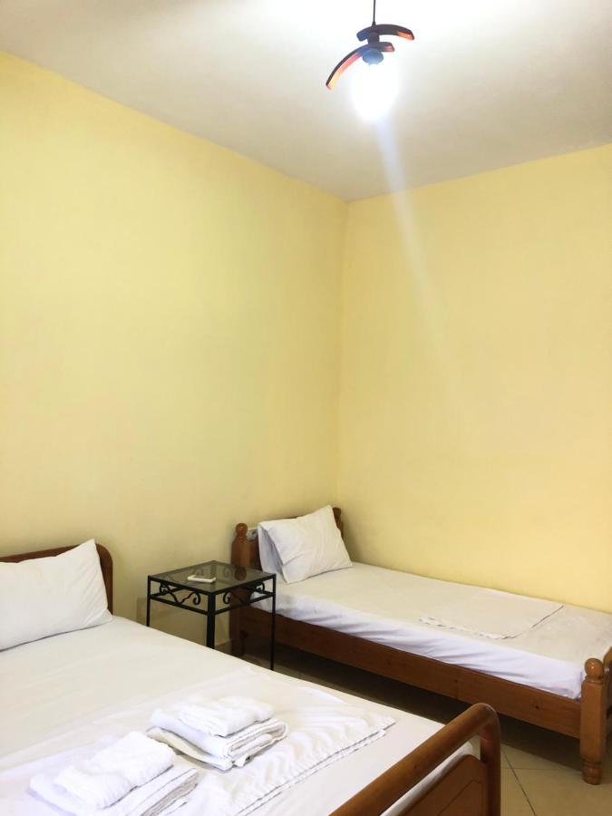 Center Hotel Pirro Himare Bagian luar foto