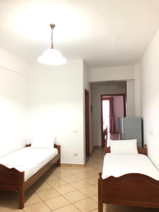 Center Hotel Pirro Himare Bagian luar foto