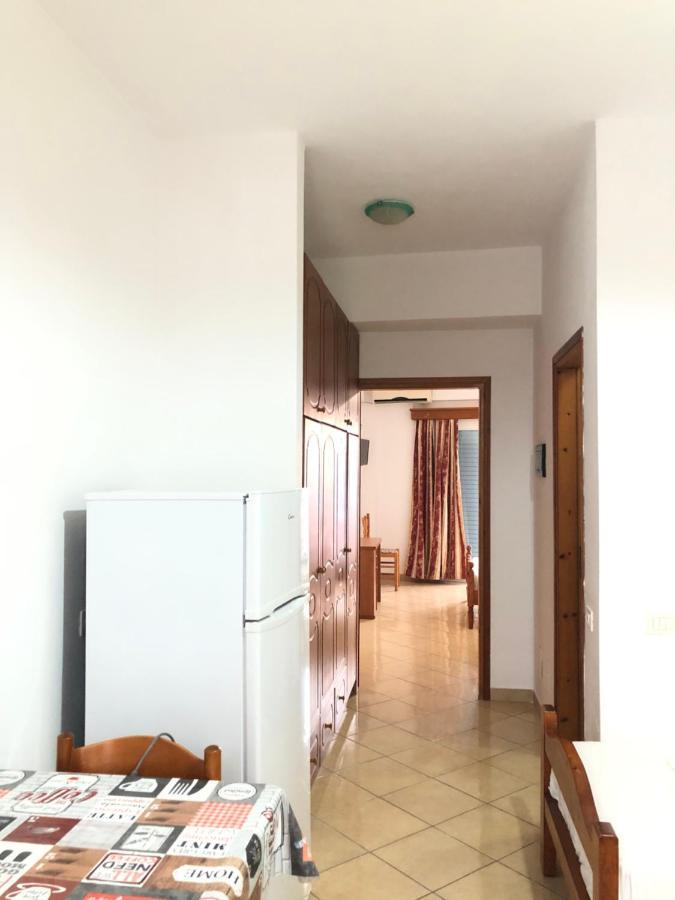 Center Hotel Pirro Himare Bagian luar foto