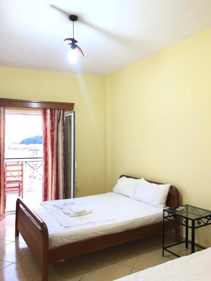 Center Hotel Pirro Himare Bagian luar foto