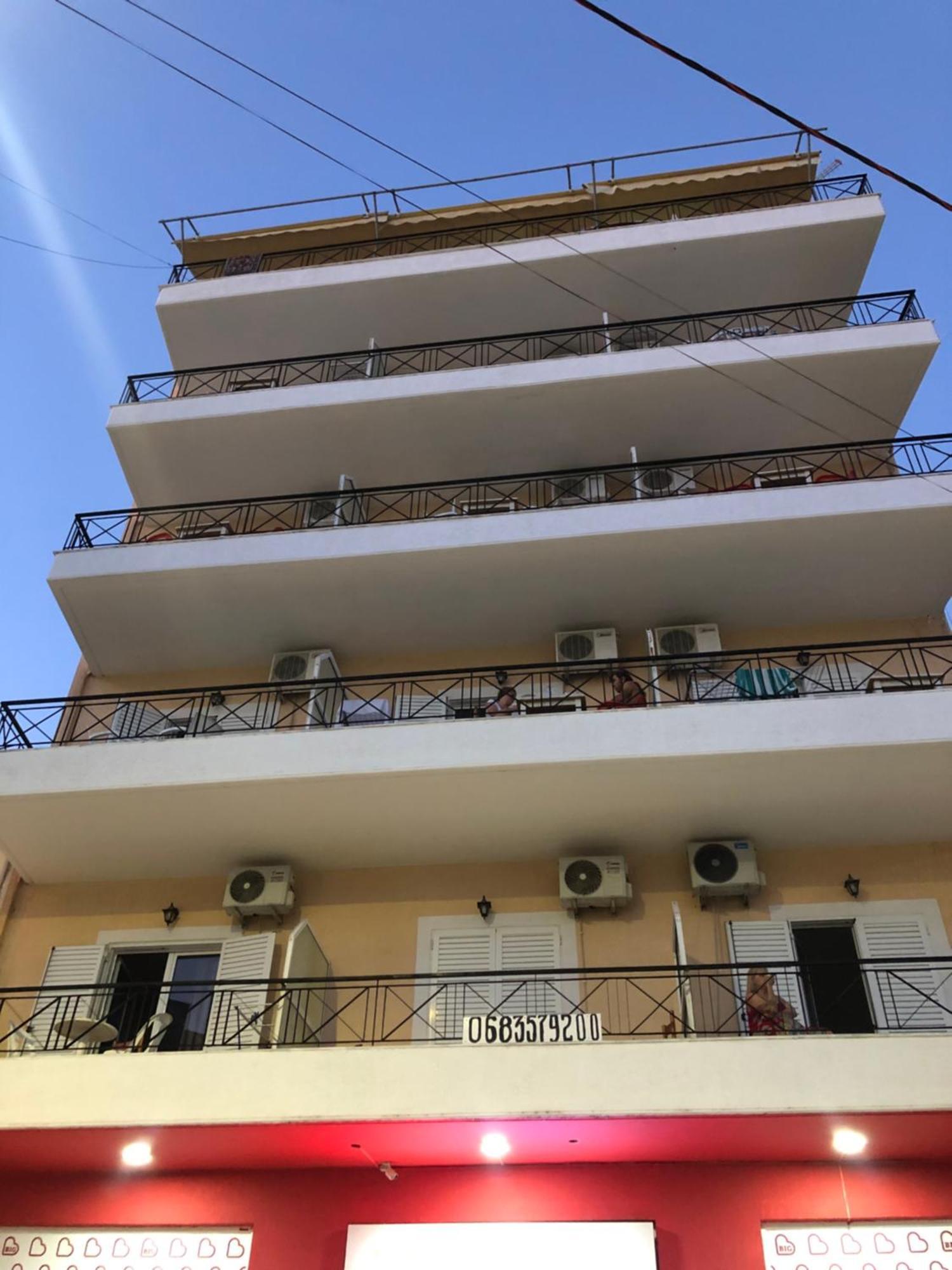Center Hotel Pirro Himare Bagian luar foto