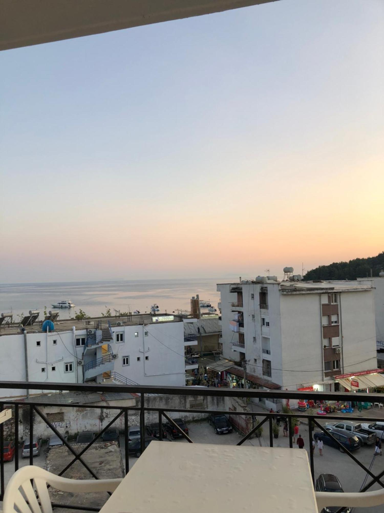 Center Hotel Pirro Himare Bagian luar foto
